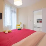 Bright & Chic Parkside Apartment