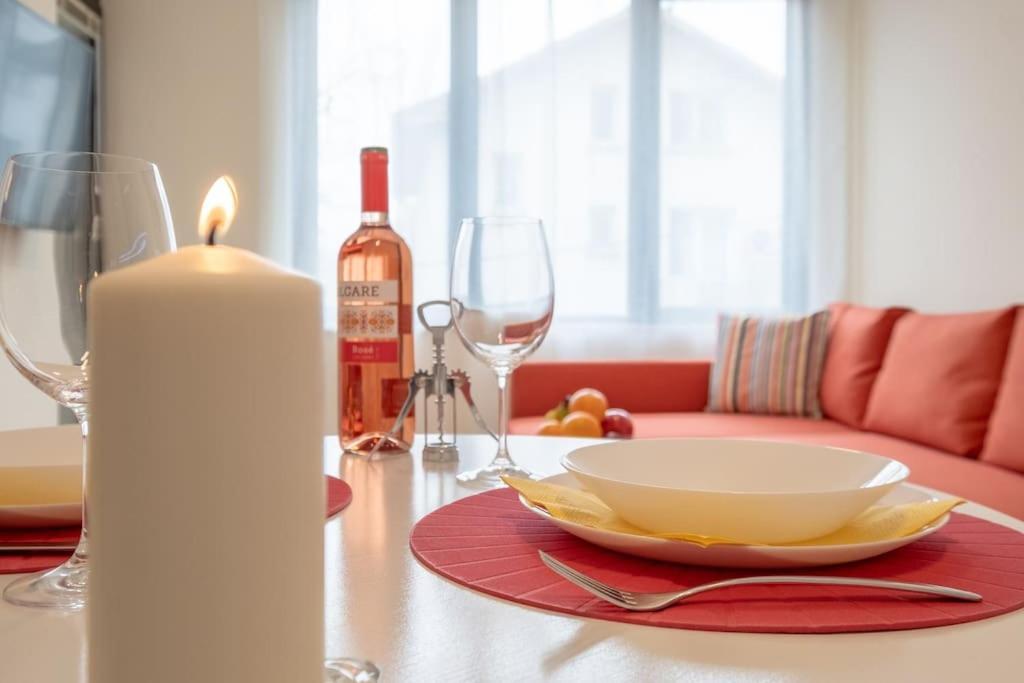 Bright & Chic Parkside Apartment *