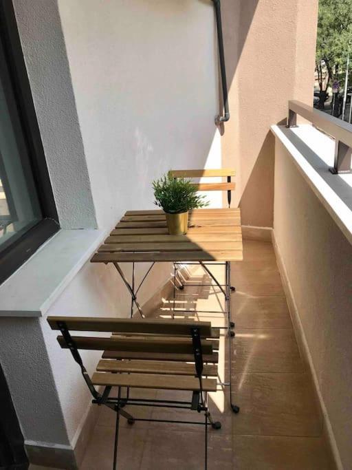 Bright & Chic Parkside Apartment Sofia